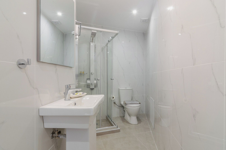 Bathroom 5, Leochares Lifestyle Apartments, Attica