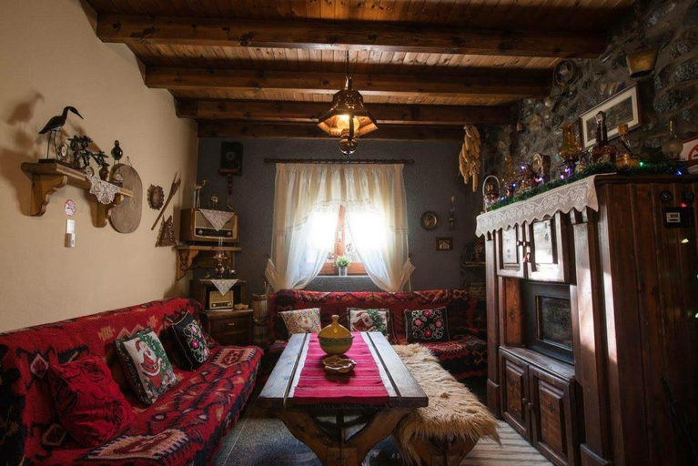 Others 5, Vila118, Korçës