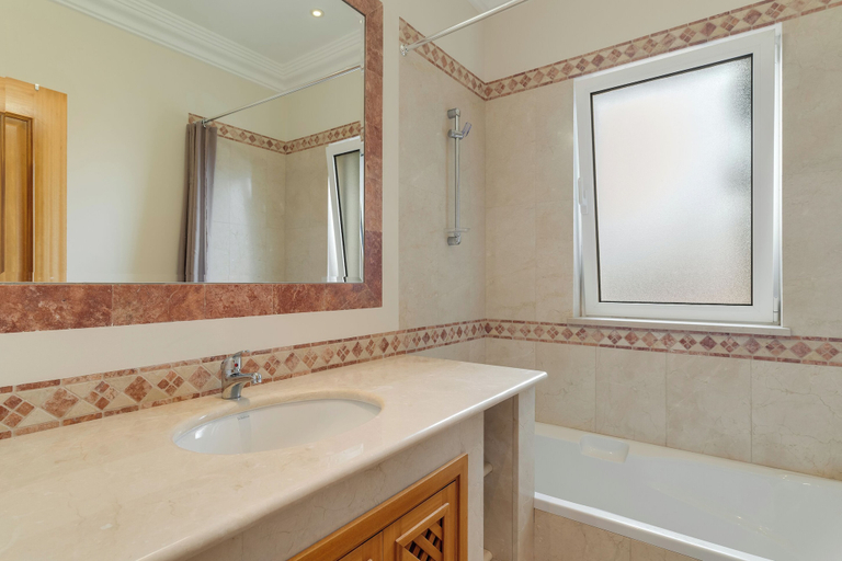 Bathroom 3, Villa Eve Palheiro Village, Funchal