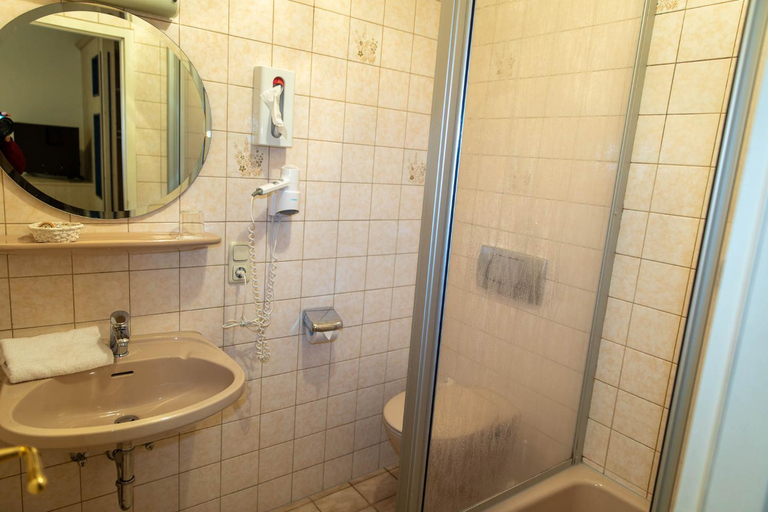Bathroom 2, Fischerstuberl Attel, Rosenheim