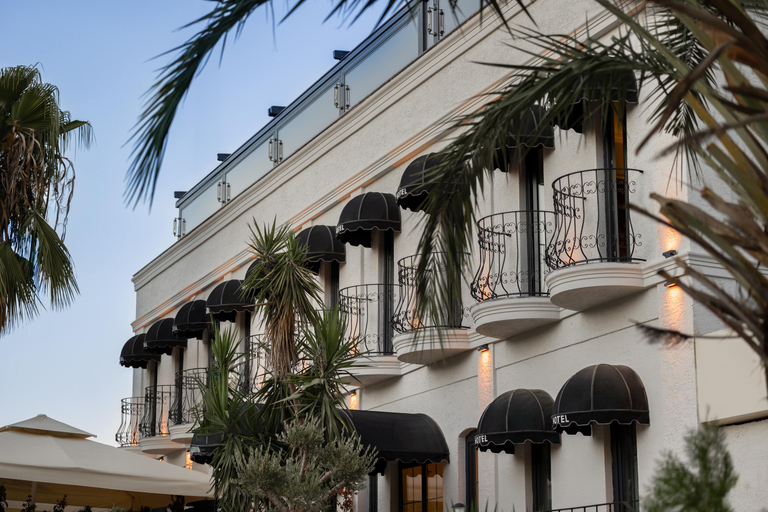 Exterior & Views