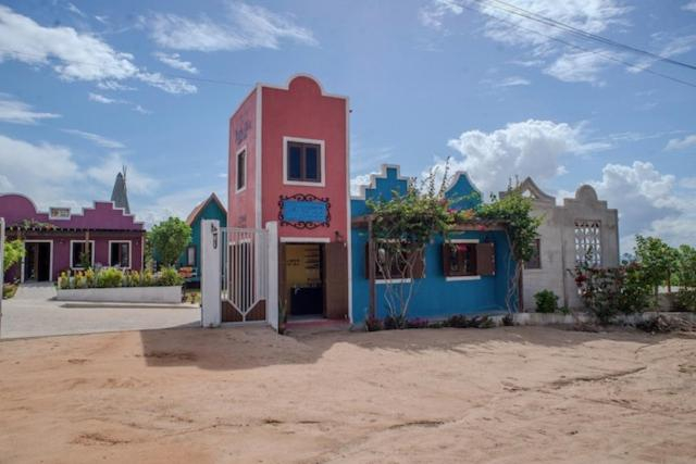 Exterior 8