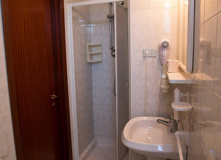 Bathroom 9