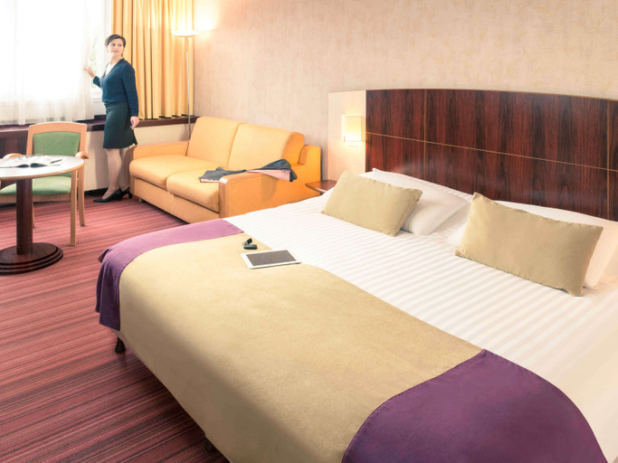 Bedroom 3, Mercure Besancon Parc Micaud Hotel, Doubs