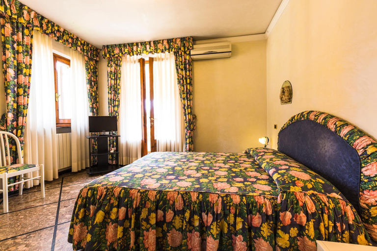 Bedroom 4, Hotel Sonia, Lucca
