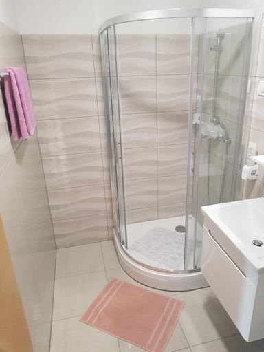 Others 2, Apartmaji Jankovic, Logatec