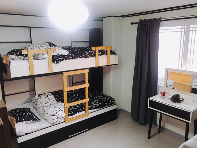 Bedroom 5, Lux Guesthouse, Mapo