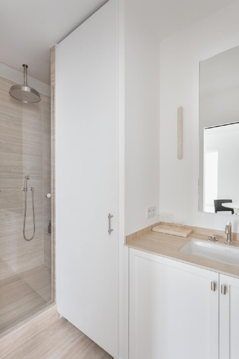 Bathroom 3, Adresse Prestigieuse: Appartement Luxueux Marais, Paris