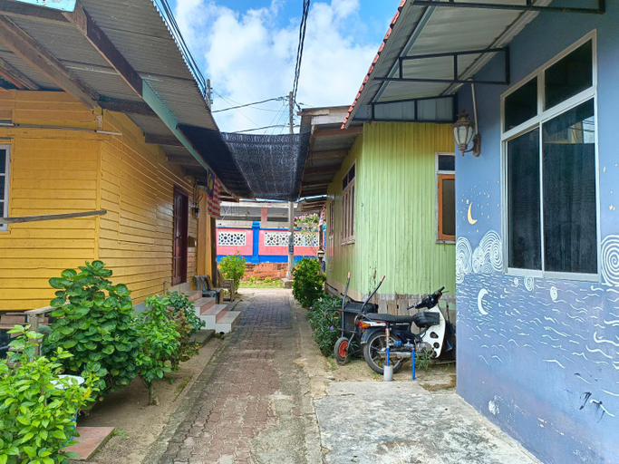 Exterior & Views