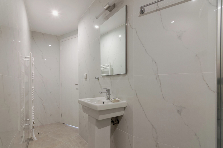 Bathroom 4, Leochares Lifestyle Apartments, Attica