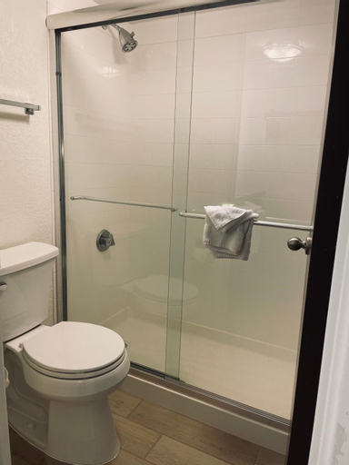 Bathroom 18