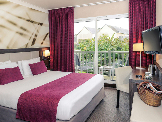 Bedroom 3, Mercure Omaha Beach Hotel, Calvados