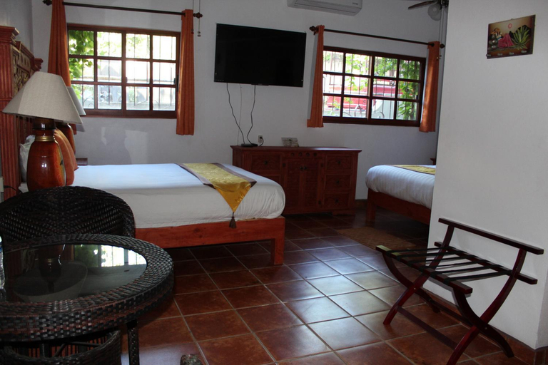 Bedroom 2, Villas Amalia Hotel, Compostela