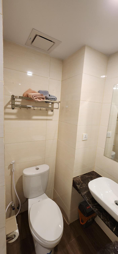 Bathroom 4, Nagoya Thamrin City Apartment, Batam