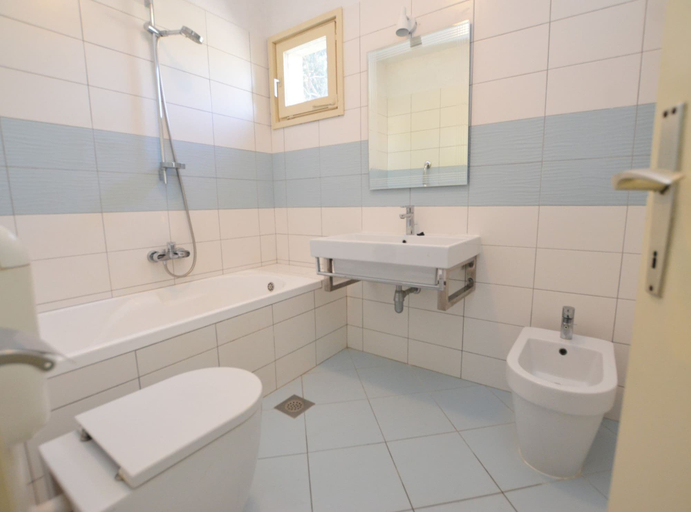 Bathroom 3, Airy and Comfortable Apartment With Loggia, Rovinj