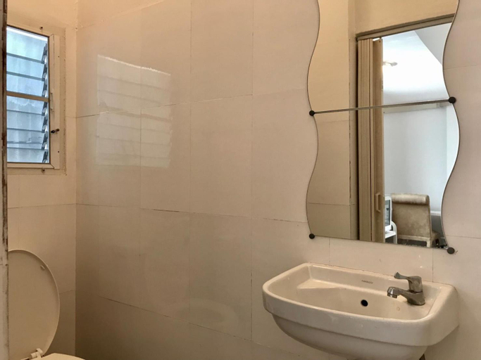 Bathroom 27