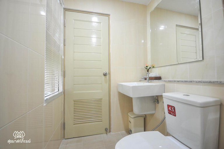 Bathroom 4, Sukkhamaspirom Hotel, Muang Nakhon Ratchasima