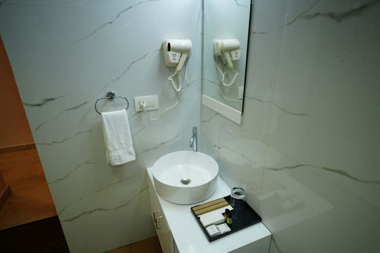 Bathroom 4, Coorg Orange Blossom Resort and Spa, Kodagu