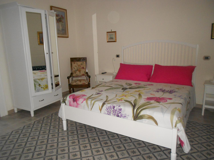 Others 3, B&B Stella, Napoli