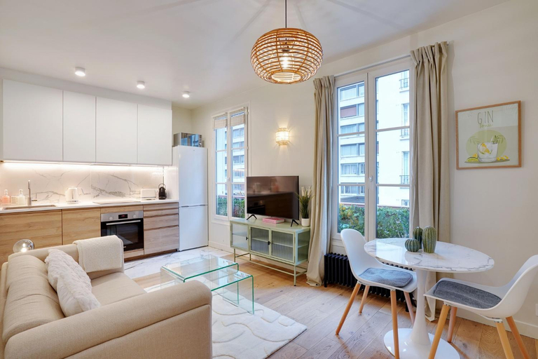 Others 2, Cosy Flat, Hauts-de-Seine