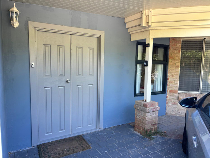 Exterior & Views 1, Lovely house in canning vale, Canning