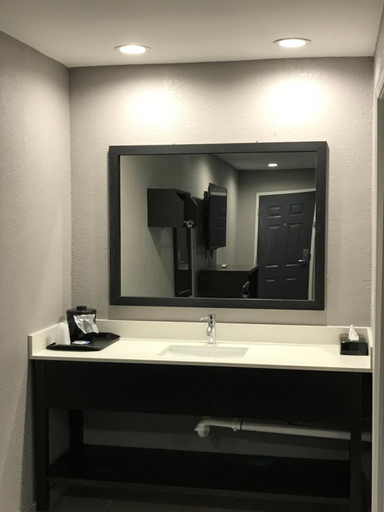 Bathroom 4, Rodeway Inn Calhoun South, Gordon