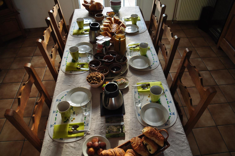 Others 5, 3 chambres a la campagne au nord d' Amiens, Somme