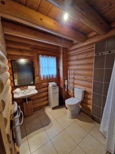 Bathroom 16