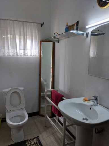 Bathroom 3, Florence Cottage, Panvila