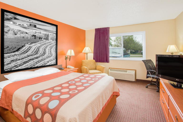 Bedroom 3, Super 8 by Wyndham Waverly, Bremer