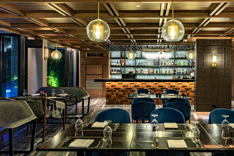 Food & Drinks 5, Ten Six Hundred Chao Phraya Bangkok By Preference, Khlong San