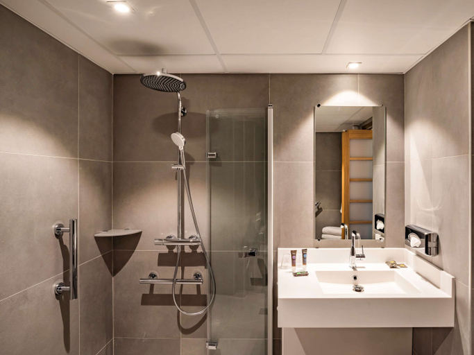 Bathroom 5, Novotel Beaune, Côte-d'Or