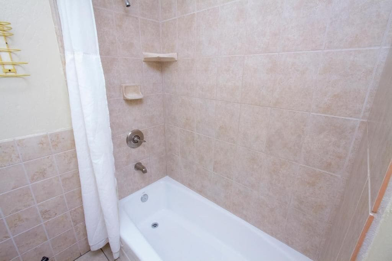 Bathroom 3, Mission Bell Motel, Ventura