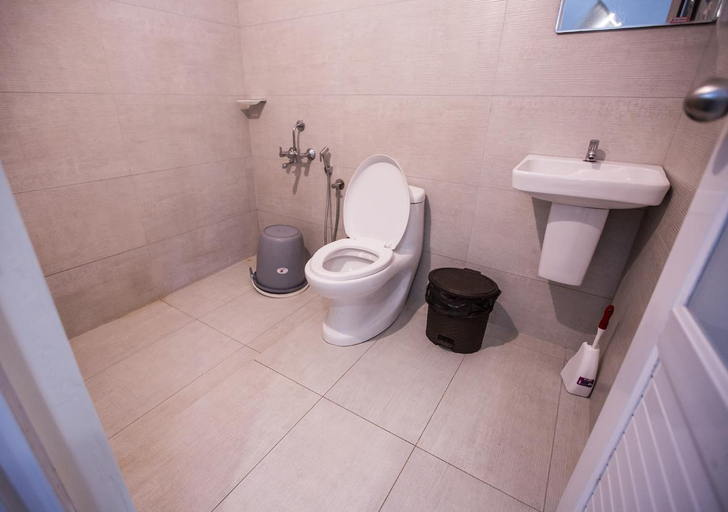 Bathroom 2, Nexstay Mount Tales, Idukki
