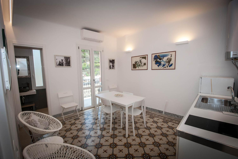 Dining Room 11