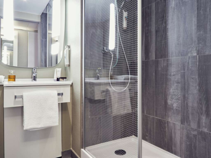 Bathroom 5, ibis Toulon La Valette, Var