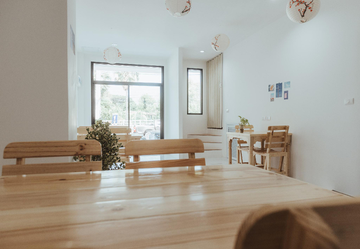 Public Area 2, Phanomrung Hostel & Linn Chan Cafe , Chalermphrakiet