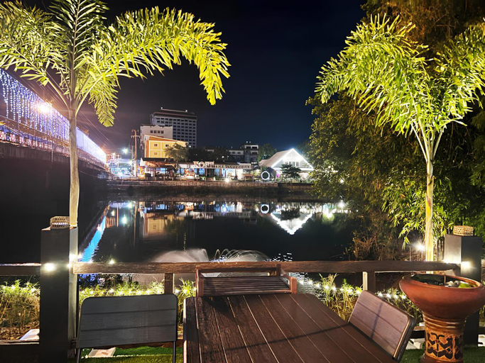 Food & Drinks 4, Chanmel Riverside, Muang Chanthaburi
