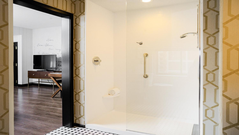 Bathroom 10