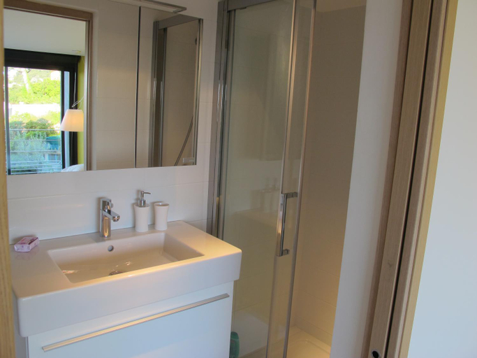 Bathroom, LOCATION VACANCES NICE - Villa 5* Nice St Pancrace, Alpes-Maritimes