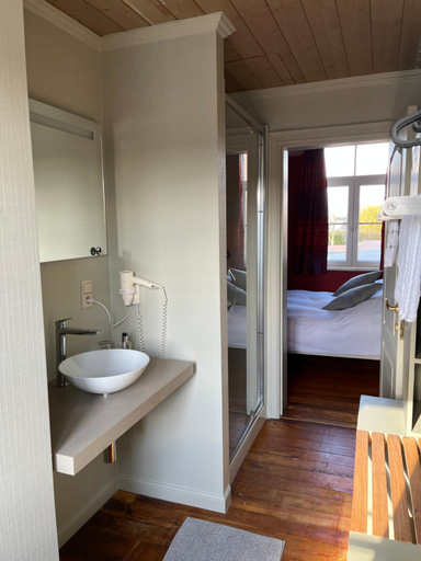 Bathroom 3, Gasthof De Statie, Limburg