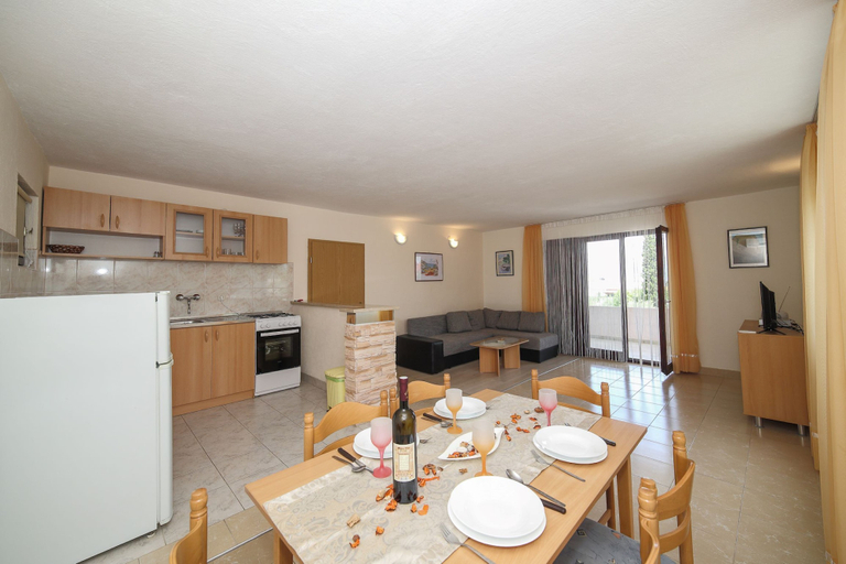 Others 3, Cozy Beachfront Holiday Home Slatine, Trogir