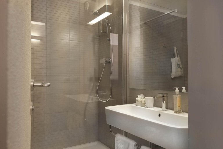 Bathroom 19