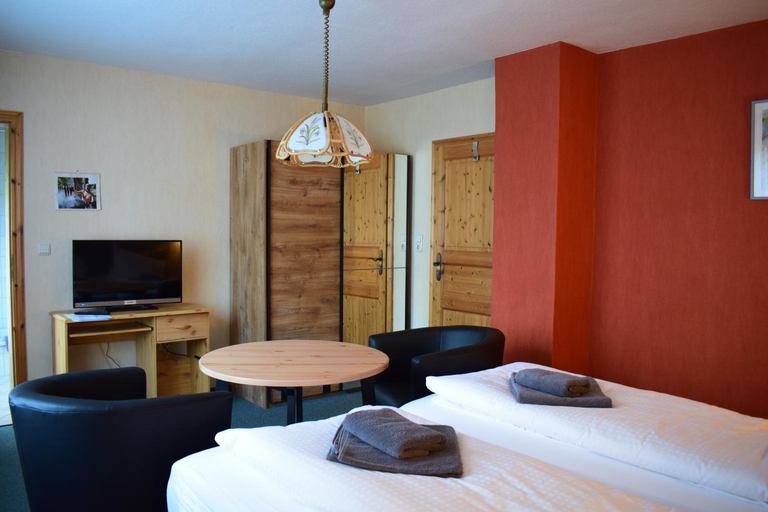 Bedroom 2, Landhotel "Lichte Aue" Lichtenau, Erzgebirgskreis