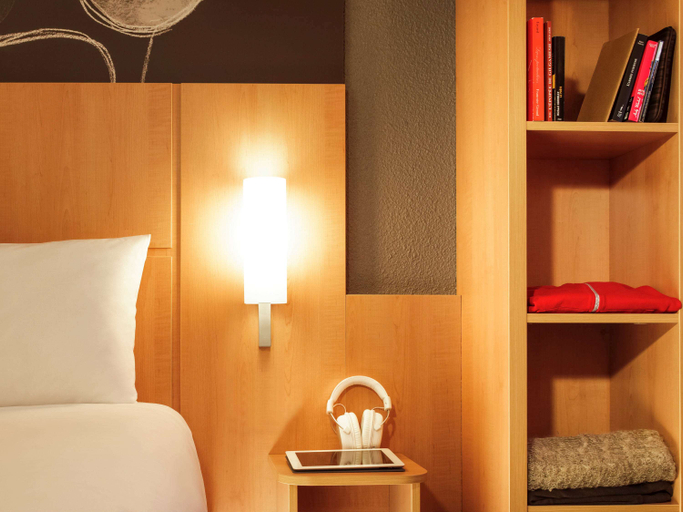 Bedroom 3, ibis Lyon Part Dieu Les Halles, Rhône