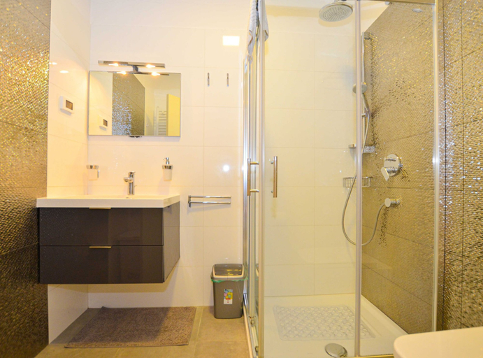 Bathroom 3, Family Friendly Spacious Apartment With Garden and Terrace, Rovinj