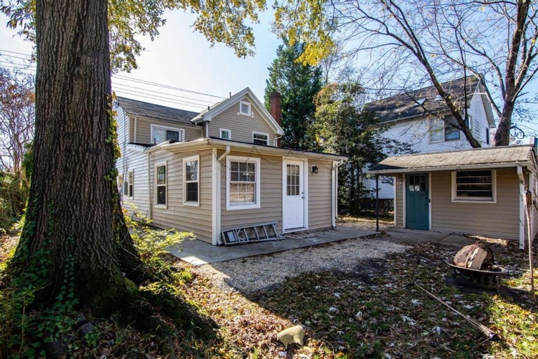 Cozy House 10min to Monuments! 10min to DC by CozySuites, Arlington