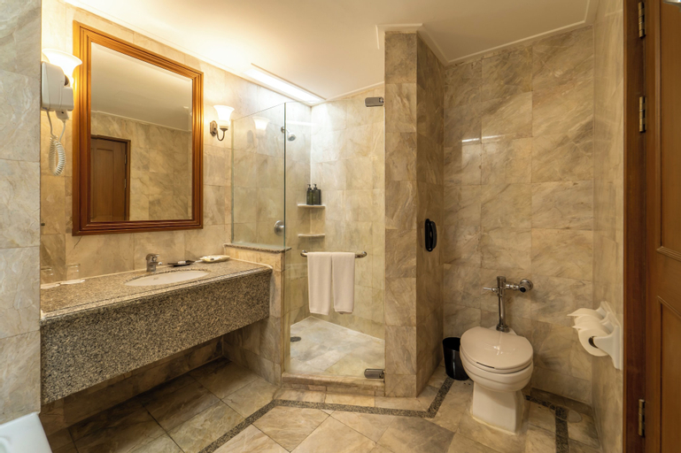 Bathroom 13