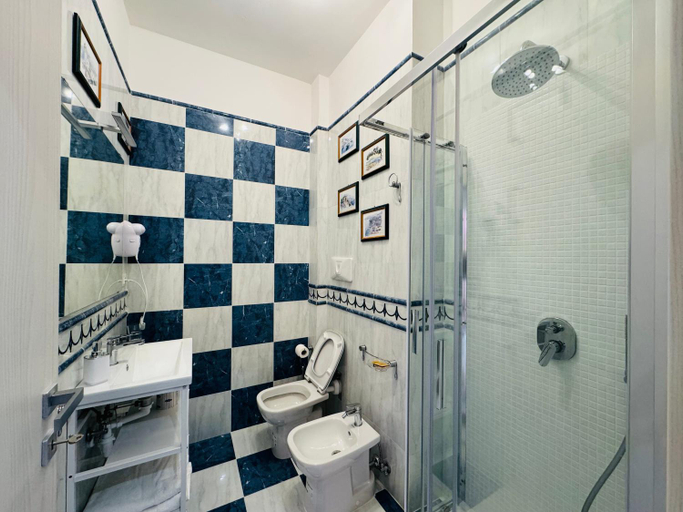 Bathroom 3, YourHome - Maison Nicole & Marie, Napoli