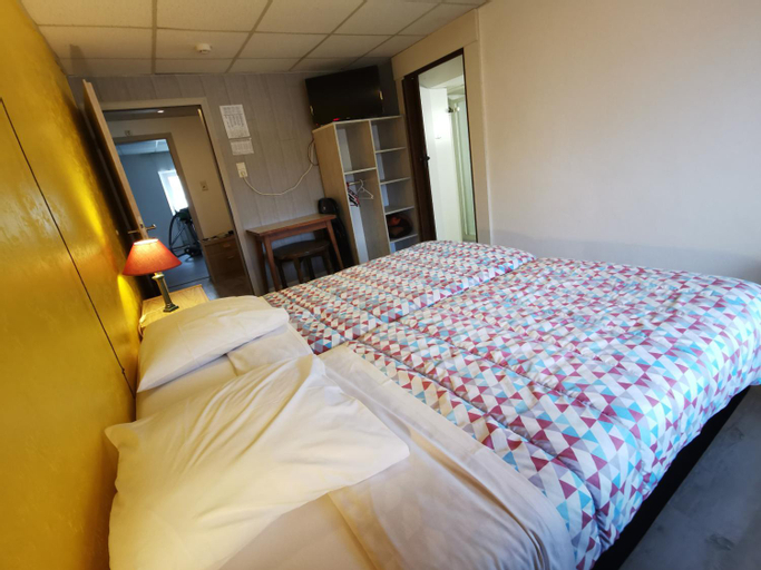 Bedroom 8